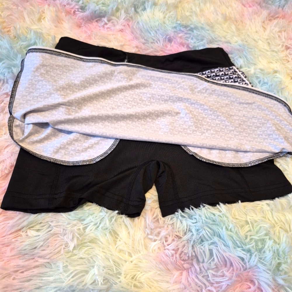 MAELREG Performance Althetic Black & White Mini Skort Size Small - Picture 5 of 7